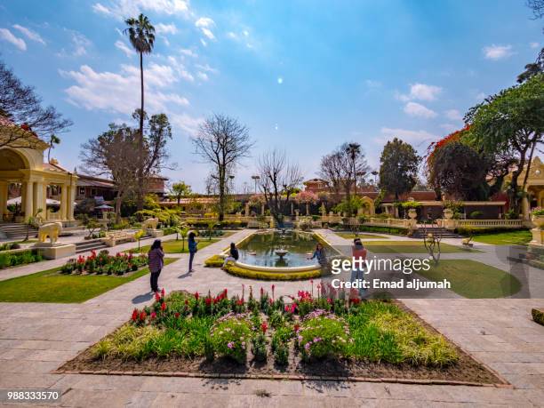 garden of dreams, thamel, kathmandu, nepal - machapuchare stock-fotos und bilder