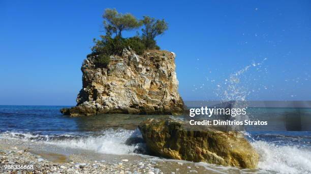 kamari beach - kamari beach stock pictures, royalty-free photos & images