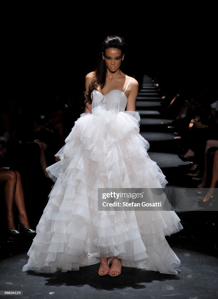 RAFW S/S 2010/11 - Alex Perry Catwalk