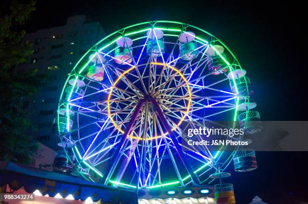 roda gigante (ferris wheel) - gigante stockfoto's en -beelden