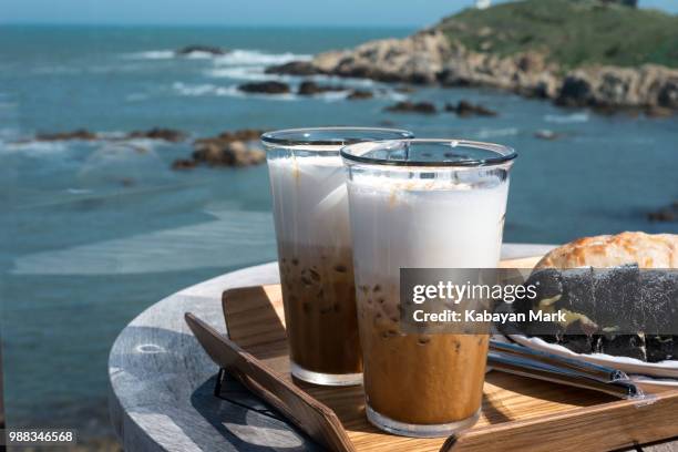 coffee by the sea - korean culture photos et images de collection