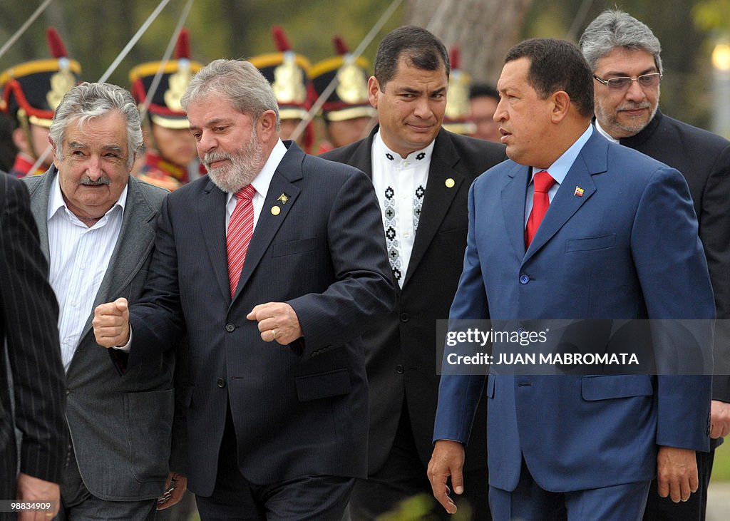 (L-R) Presidents Jose Mujica of Uruguay,