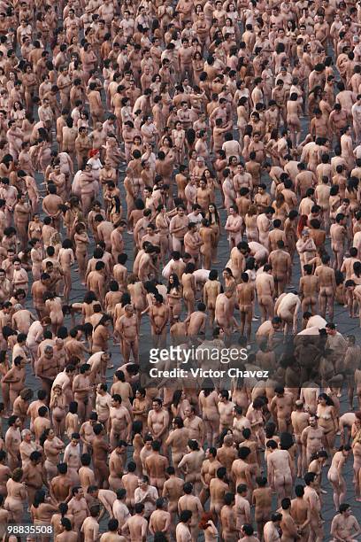 More than 18,000 people participate in Spencer Tunick Mexico City Installation