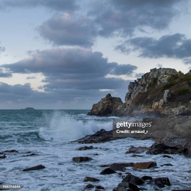 plage de trestignel - perros-guirec - perros guirec stock pictures, royalty-free photos & images