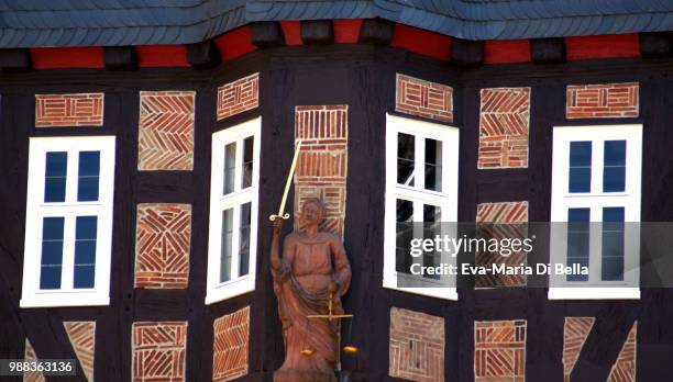 fachwerk-fassade, rathaus, in frankenberg/eder - fachwerk stock pictures, royalty-free photos & images