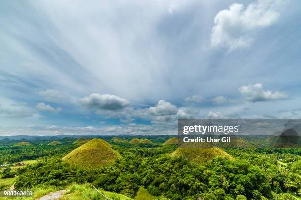 chocolate hills of bohol - lhar gil stockfoto's en -beelden