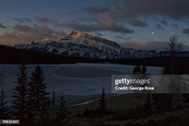Ski Mount Rundle Mt Rundle Photos and Premium High Res Pictures - Getty Images