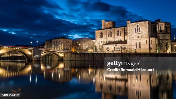 saint barnard et pont vieux - vieux ストックフォトと画像