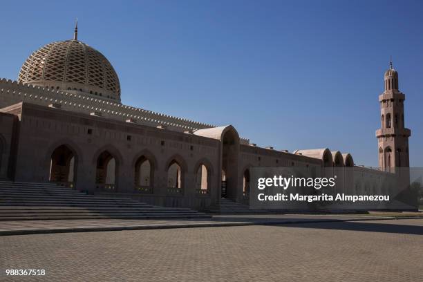 grand mosque of oman in the capital city of muscat - almpanezou bildbanksfoton och bilder