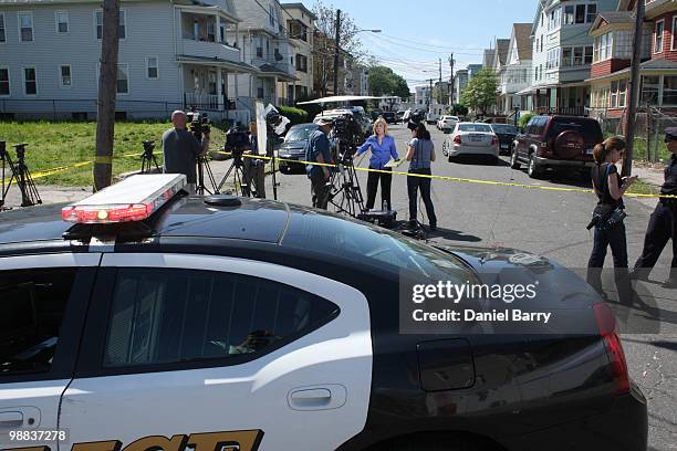Police block Sheridan Street where FBI continue an evidence search of a house where Faisal Shahzad allegedly lived, in connection with the botched...