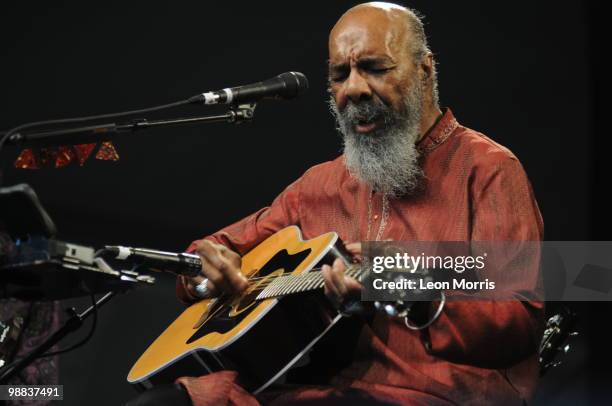 Richie Havens performs on stage at the New Orleans Jazz and Heritage Festivalon May 2, 2010 in New Orleans, Louisiana.