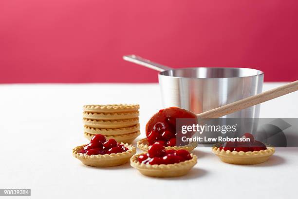 cherry tarts - tarte de cereja imagens e fotografias de stock