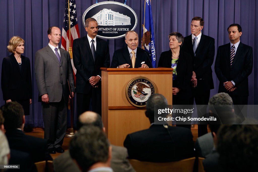 Holder, Napolitano And NYPD Chief Kelly Discuss Times Square Bomb Attempt