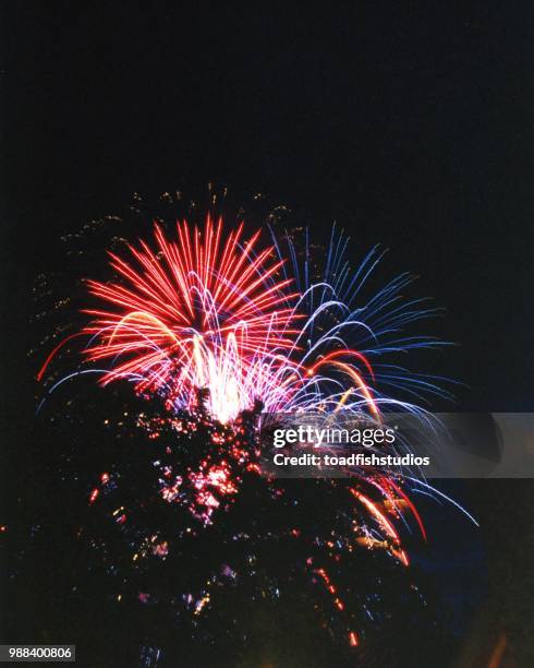 fireworks 2 fl 00 - 2 cents stockfoto's en -beelden