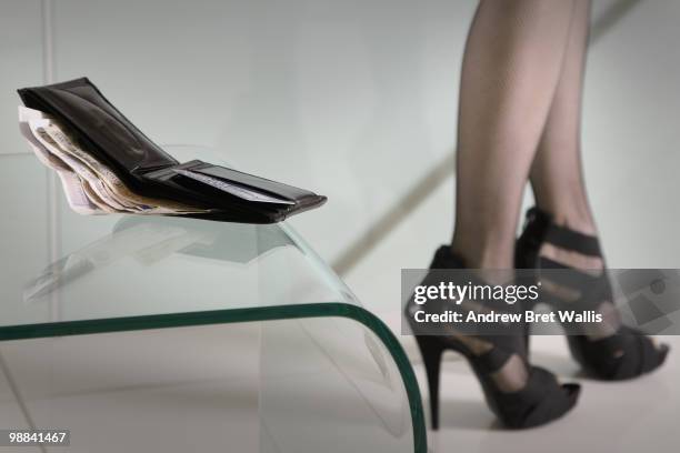 wallet on table, woman's legs in stockings & heels - lap dancing 個照片及圖片檔