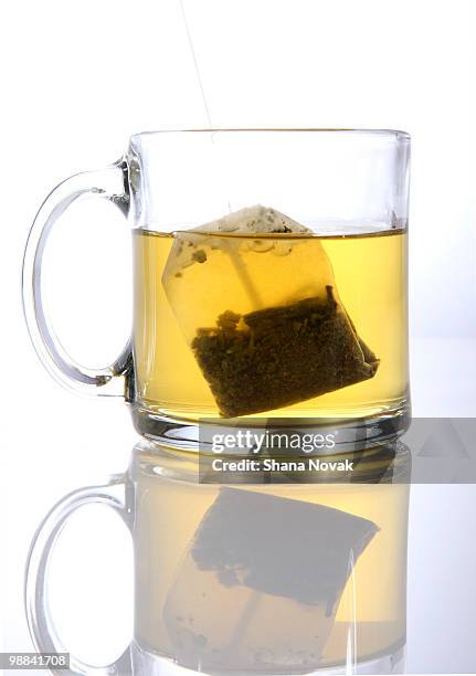 mint tea in a mug - shana novak imagens e fotografias de stock