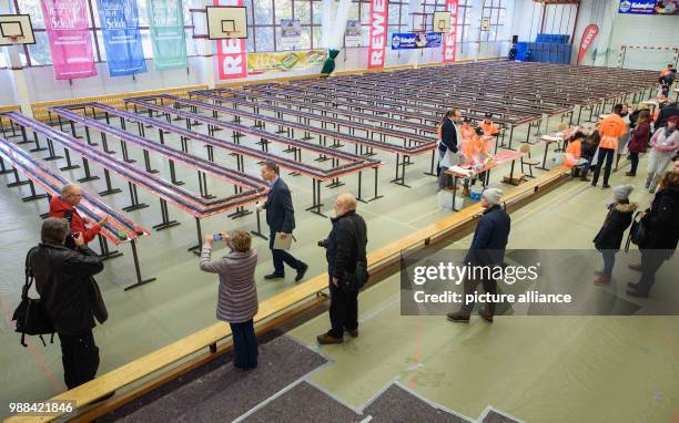 Giant "hedgehog slice" measuring 734,8 metres in a gymnasium during an attempt at a world record in Berlin, Germany, 02 December 2017. The "hedgehog...