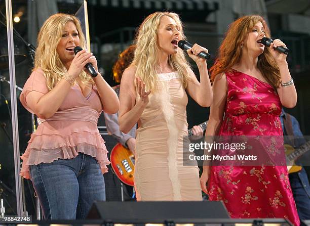 Carnie Wilson, Chynna Phillips and Wendy Wilson of Wilson Phillips