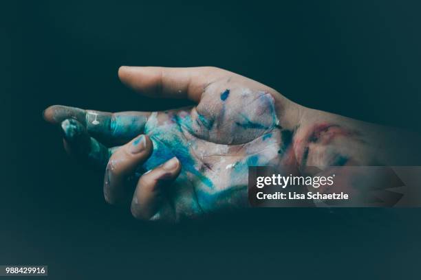 dirty hands of an artist full of paint - making painting stock pictures, royalty-free photos & images