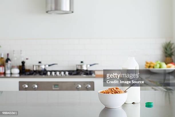 milk and cereal - kitchen bench stock-fotos und bilder