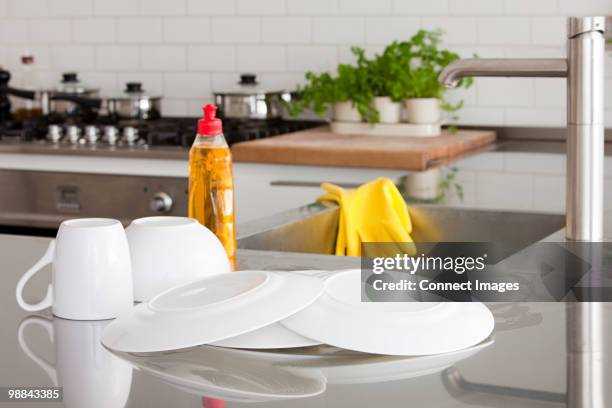 dishes and sink - detergente da louça imagens e fotografias de stock