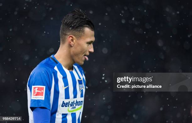 Berlin's Davie Selke gestures during the German Bundesliga soccer match between Hertha BSC and Eintracht Frankfurt in the Olympic Stadium in Berlin,...