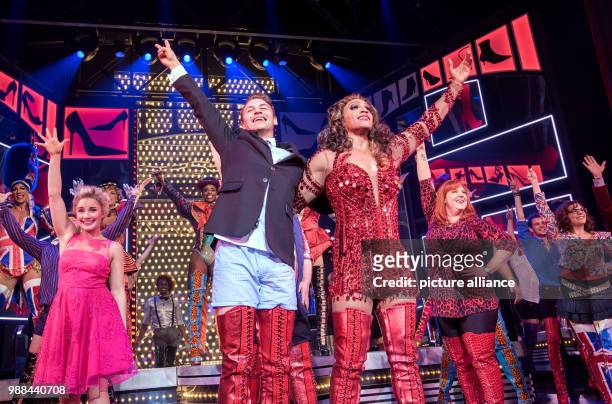 The main actors Dominik Hees and Gino Emnes perform during the German premiere of the musical 'Kinky Boots' in Hamburg, Germany, 03 December 2017....