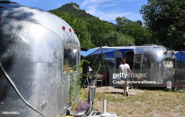 June 2018, Germany, Jena: US travel trailers used as an "Airstream Hotel" at the camping site in Jena. The six retro travel trailers were imported...