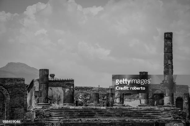 pompei tempio di zeus - tempio stock pictures, royalty-free photos & images