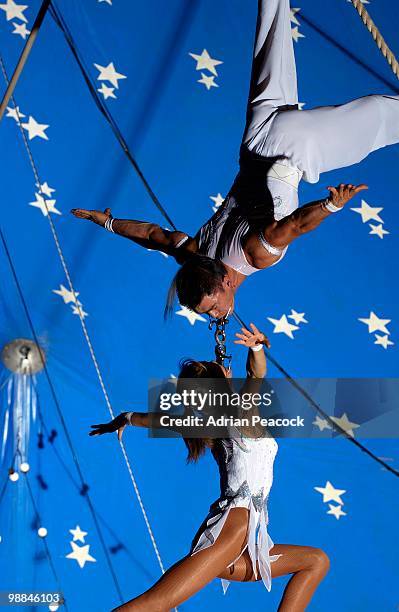 High Risk Acrobats High Performing Teams Photos and Premium High Res Pictures - Getty Images