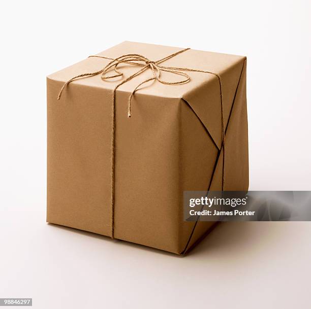 wrapped package - karton freisteller stock-fotos und bilder