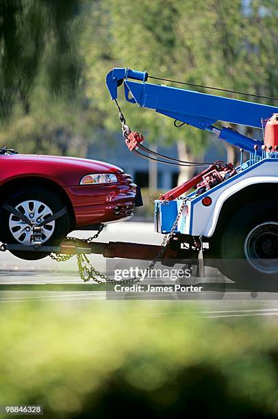 tow truck and car - car towing imagens e fotografias de stock