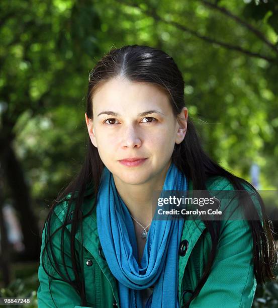 Actress/ singer Sutton Foster poses at a portrait session for the Los Angeles Times in New Yok, NY on May 2, 2010. PUBLISHED IMAGE. CREDIT MUST BE:...