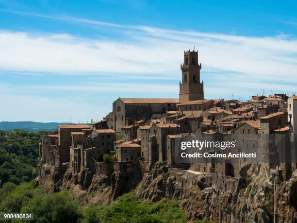 un giorno a pitigliano - giorno ストックフォトと画像