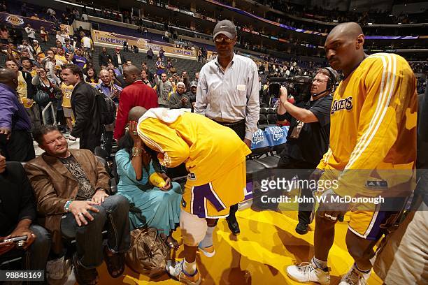 Playoffs: Los Angeles Lakers Kobe Bryant with mother Pam and father Joe before game vs Oklahoma City Thunder. Game 5. Los Angeles, CA 4/27/2010...