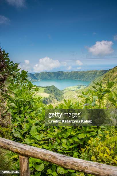 lagoa das sete cidades - cidades stock pictures, royalty-free photos & images