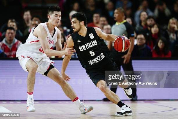 Shea Ili of New Zealand competes against Abudushalamu Abudurexiti of China during the FIBA World Cup Qualifying match between the New Zealand Tall...
