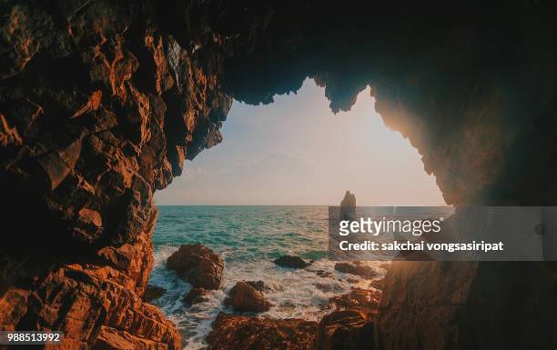 beautiful hole cave with in the sea against sky during sunset - bay photos et images de collection