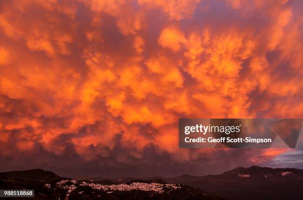 mammatus cloud formation - mammatus cloud stock pictures, royalty-free photos & images