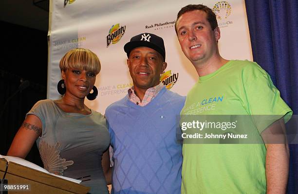 Mary J. Blige, Russell Simmons and Bounty Brand Manager Chris Brown visit P.S. 165 on May 4, 2010 in New York City.
