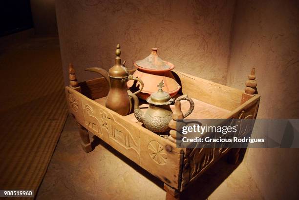 arabian hospitality - gracious stock pictures, royalty-free photos & images