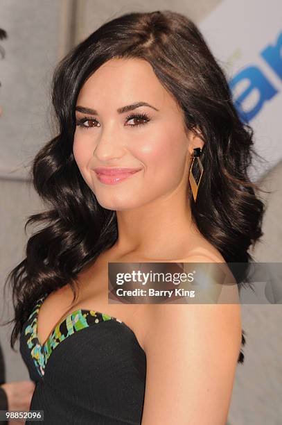 Singer Demi Lovato attend the premiere of "Oceans" at the El Capitan Theatre on April 17, 2010 in Hollywood, California.