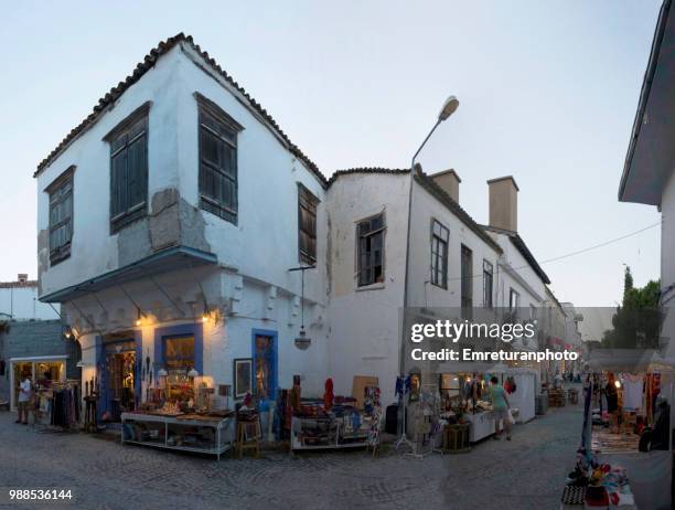 panoramic view of an alacati street at sunset.alaçatı - emreturanphoto foto e immagini stock