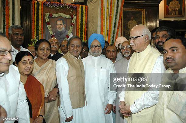 Vice President Hamid Ansari, Prime Minister Manmohan Singh, Lok Sabha speaker Meira Kumar, Opposition leader Sushma Swaraj, BJP leader L.K.Adwani and...