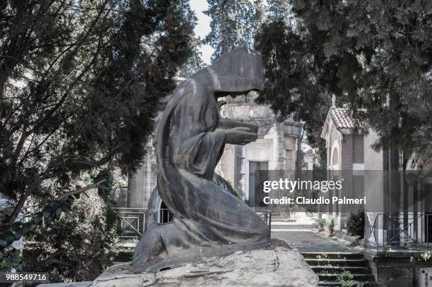 cimitero del verano - cimitero stock pictures, royalty-free photos & images