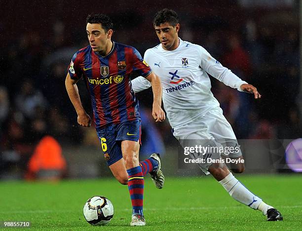 Xavi Hernandez of Barcelona is persued by Roman Martinez of Tenerife during the La Liga match between Barcelona and Tenerife at Camp Nou stadium on...