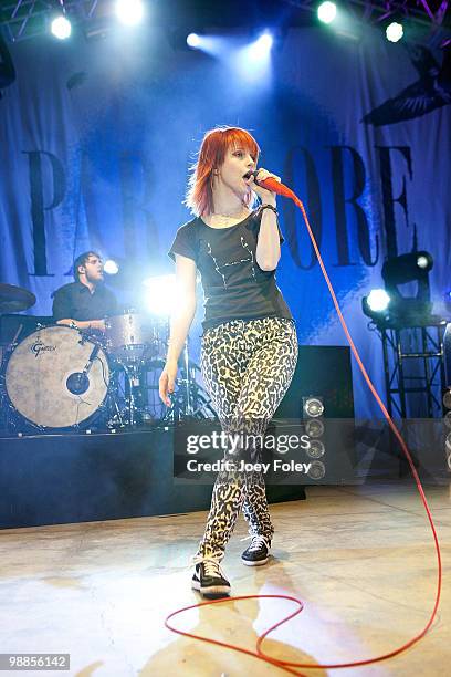 Hayley Williams and Zac Farro of Paramore perform live in concert at the Lifestyle Communities Pavilion on May 3, 2010 in Columbus, Ohio.