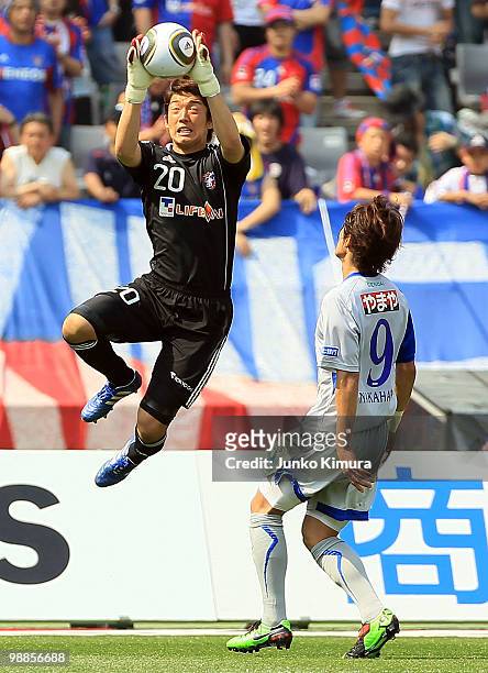 Shuichi Gonda of FC Tokyo saves during the J. League match between FC Tokyo and Vegalta Sendai at Ajinomoto Stadium on May 5, 2010 in Tokyo, Japan.
