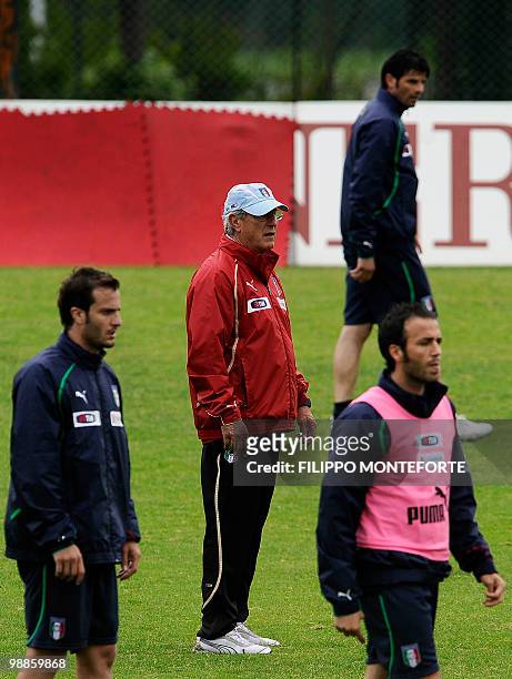 Italy's coach Marcello Lippi stands between forwards Giampaolo Pazzini Vincenzo Iaquinta and Alberto Gilardino during a training session of the...