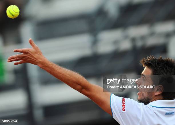 Swiss Stanislas Wawrinka serves a ball to Spanish Rafael Nadal during their ATP Tennis Open match in Rome on April 30, 2010. AFP PHOTO / ANDREAS...